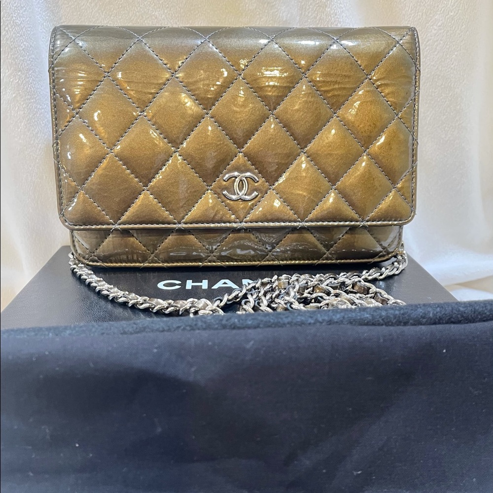❌SOLD❌💯Authentic Chanel Wallet on Chain WOC Green